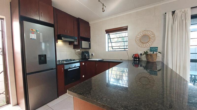 3 Bedroom Property for Sale in Bloemhof Western Cape